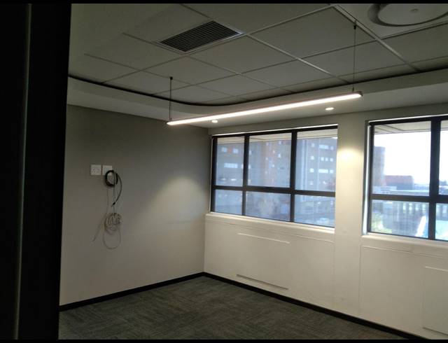 363M² OFFICE TO LET IN KIRSTENHOF